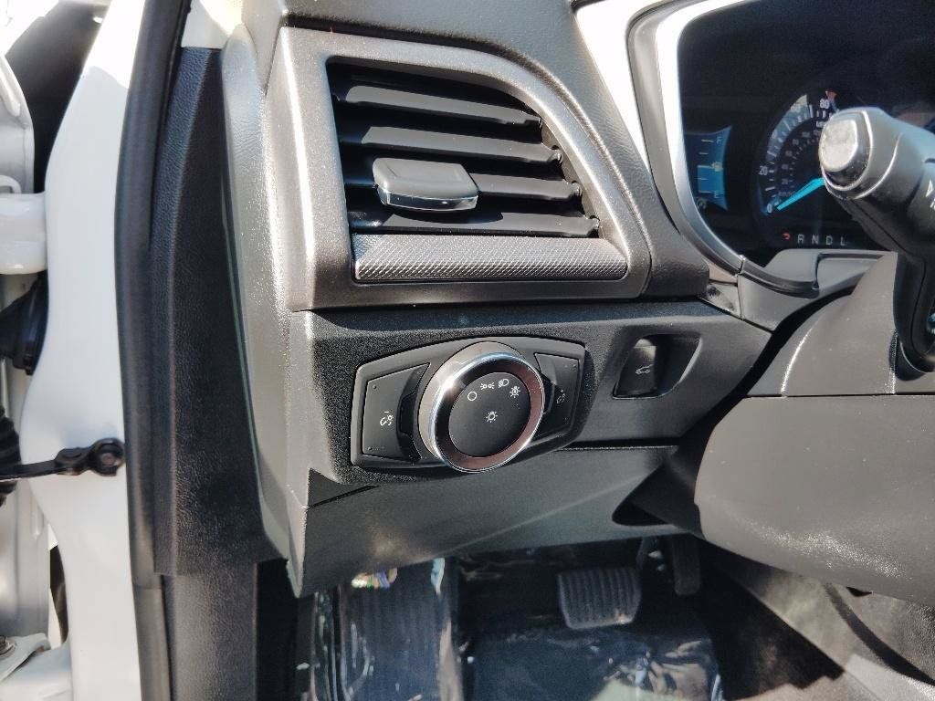 Used 2020 Ford Fusion SE FWD image 16