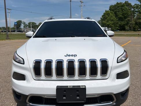 Used 2016 Jeep Cherokee Limited w/ Luxury Group AWD/4WD image 2