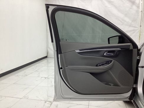 Used 2018 Chevrolet Impala LT w/ LT Convenience Package FWD image 18