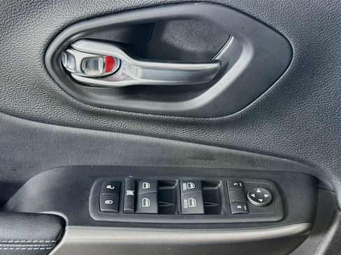 Used 2020 Jeep Cherokee Latitude Plus w/ Cold Weather Group FWD image 21