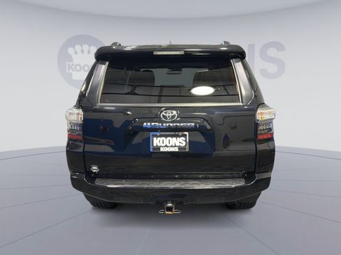 Used 2020 Toyota 4Runner SR5 Premium w/ Moonroof Package AWD/4WD image 5