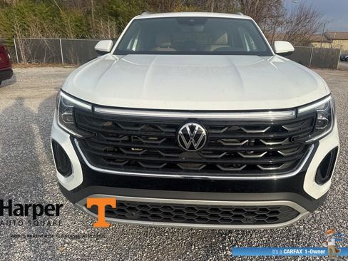 Used 2024 Volkswagen Atlas Cross Sport SE w/ Panoramic Sunroof Package image 8