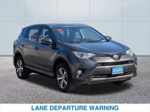 Used 2018 Toyota RAV4 XLE image 4