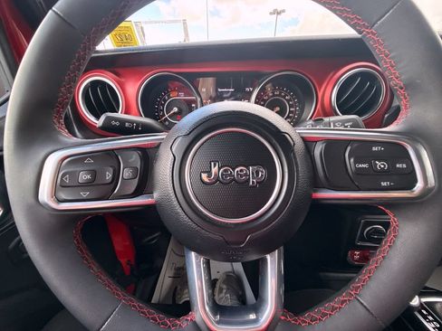 Used 2023 Jeep Wrangler Unlimited Rubicon w/ Cold Weather Group AWD/4WD image 21