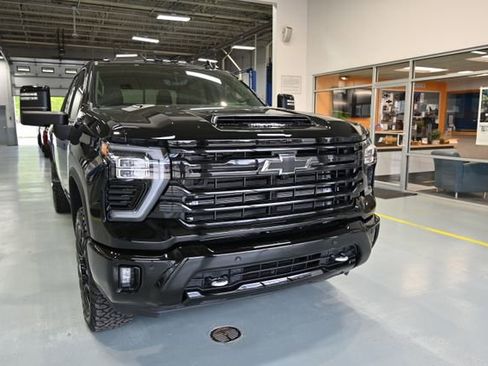 New 2026 Chevrolet Silverado 2500 High Country w/ High Country Premium Package AWD/4WD image 3