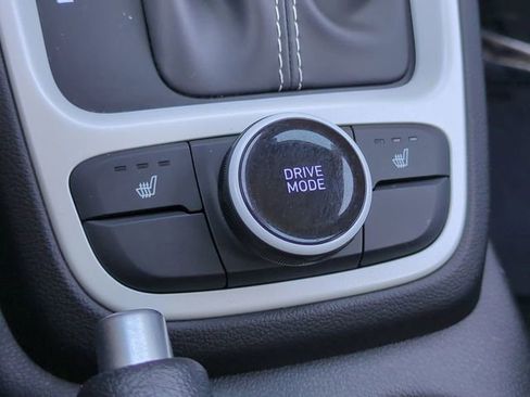 Certified 2022 Hyundai Venue Limited FWD image 21