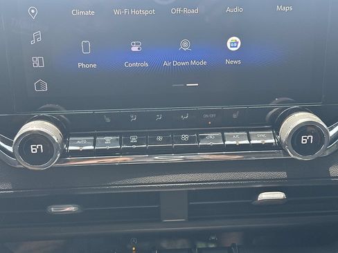 Used 2025 Chevrolet Colorado Trail Boss AWD/4WD image 28