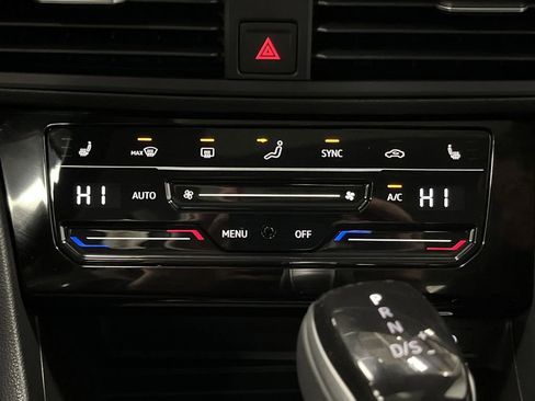 Used 2025 Volkswagen Jetta SE w/ Sunroof Package image 19