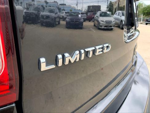 Used 2015 Ford Explorer Limited w/ Equipment Group 301A FWD image 9