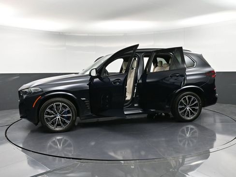 Used 2024 BMW X5 xDrive40i w/ M Sport Package image 41