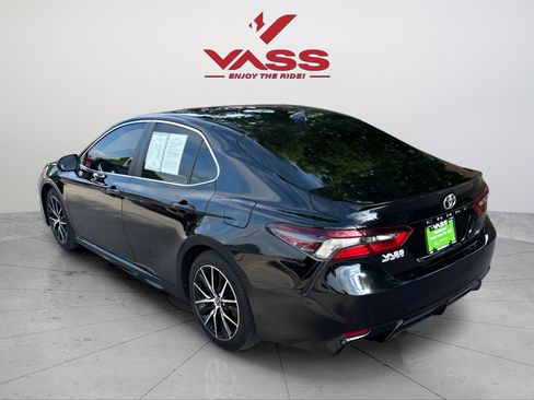 Used 2023 Toyota Camry SE FWD image 3