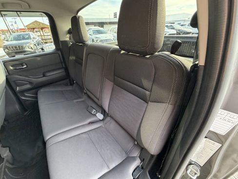 Used 2023 Nissan Frontier SV image 16