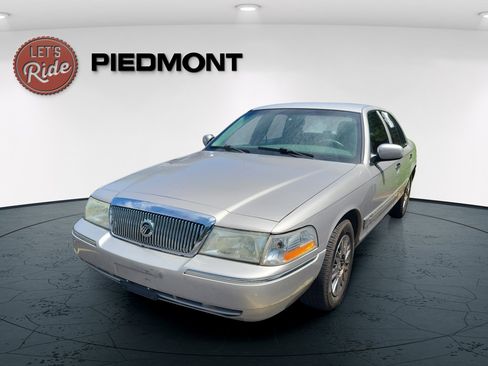 Used 2005 Mercury Grand Marquis GS RWD image 1