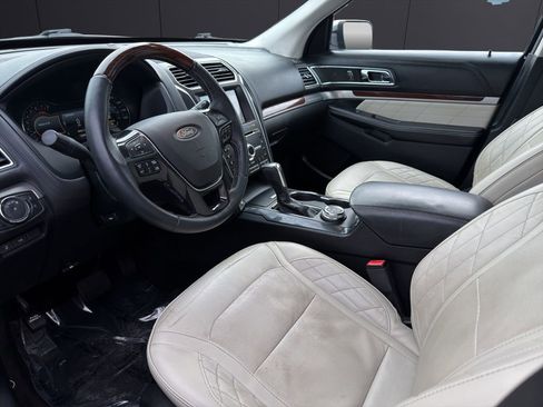 Used 2018 Ford Explorer Platinum image 12