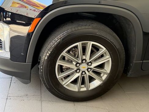 Used 2023 Chevrolet Traverse LT w/ LPO, Cargo Package FWD image 4