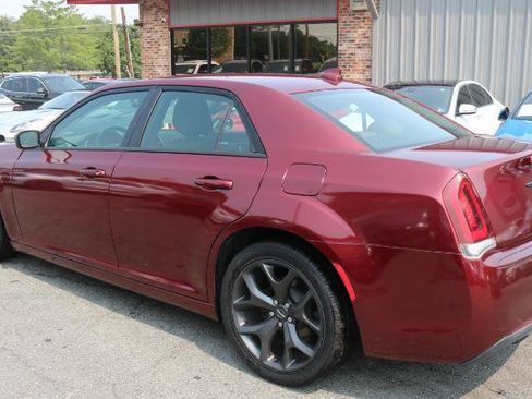 Used 2020 Chrysler 300 Touring w/ Sport Appearance Package RWD image 5