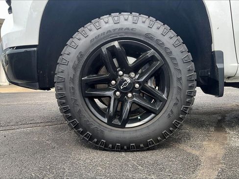 Used 2023 Chevrolet Silverado 1500 Custom Trail Boss w/ LPO, Dark Essentials Package image 9