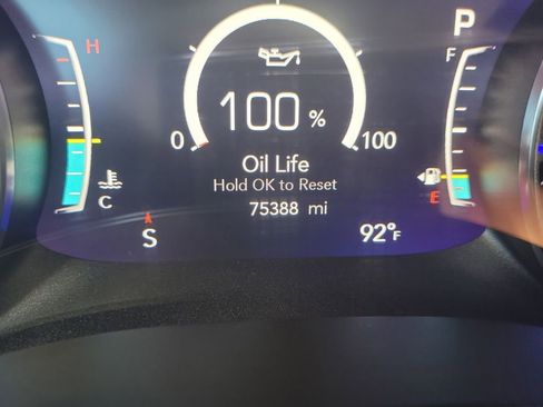 Used 2023 Chrysler Pacifica Limited image 32