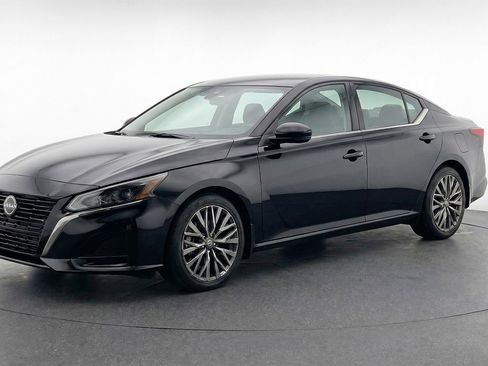 Used 2025 Nissan Altima 2.5 SV image 3
