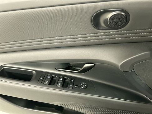 Used 2025 Hyundai Elantra Sport image 11