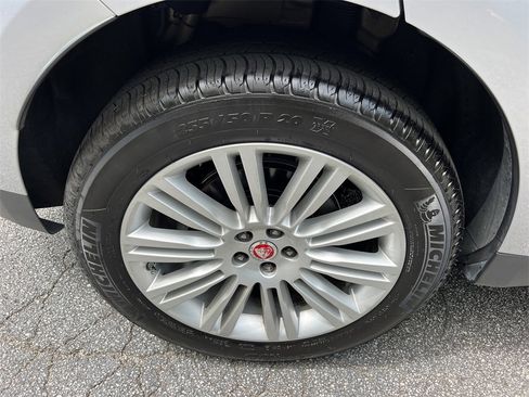 Used 2020 Jaguar F-PACE Premium image 15