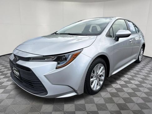 Used 2023 Toyota Corolla LE w/ LE Premium Package FWD image 3
