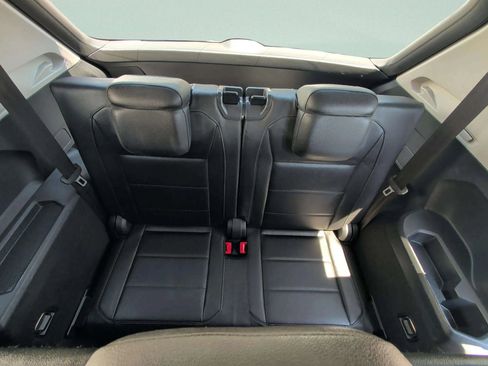 Used 2020 Volkswagen Tiguan SE w/ Panoramic Sunroof Package FWD image 33