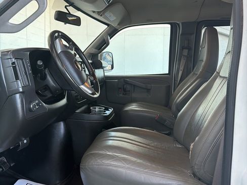 Used 2017 Chevrolet Express 3500 LS image 22