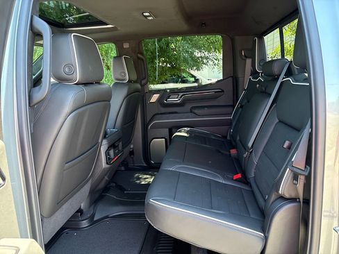New 2026 GMC Sierra 1500 4x4 Crew Cab AT4X w/ LPO, Black Badging Package image 51