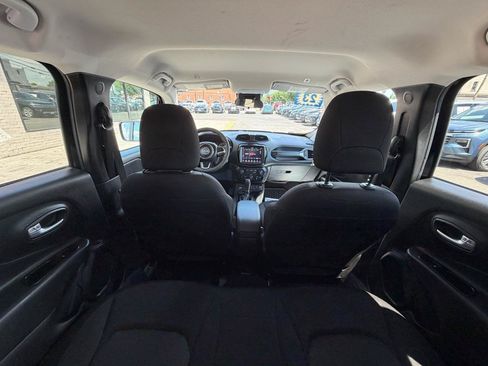 Used 2023 Jeep Renegade Latitude AWD/4WD image 19