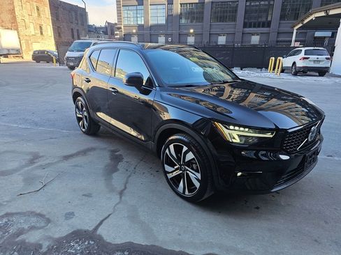 Certified 2023 Volvo XC40 B5 Plus w/ Protection Package Premier image 5