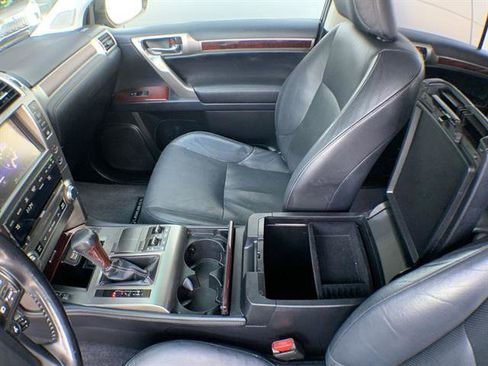 Used 2017 Lexus GX 460 Premium w/ Premium Package image 21