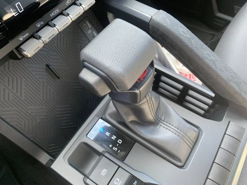 Used 2025 Toyota Tacoma TRD Sport AWD/4WD image 25