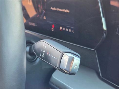 Used 2024 Chevrolet Traverse LT image 12