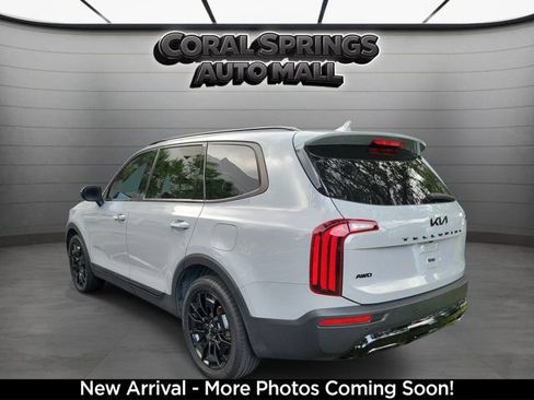 Certified 2022 Kia Telluride EX w/ EX Premium Package AWD/4WD image 3