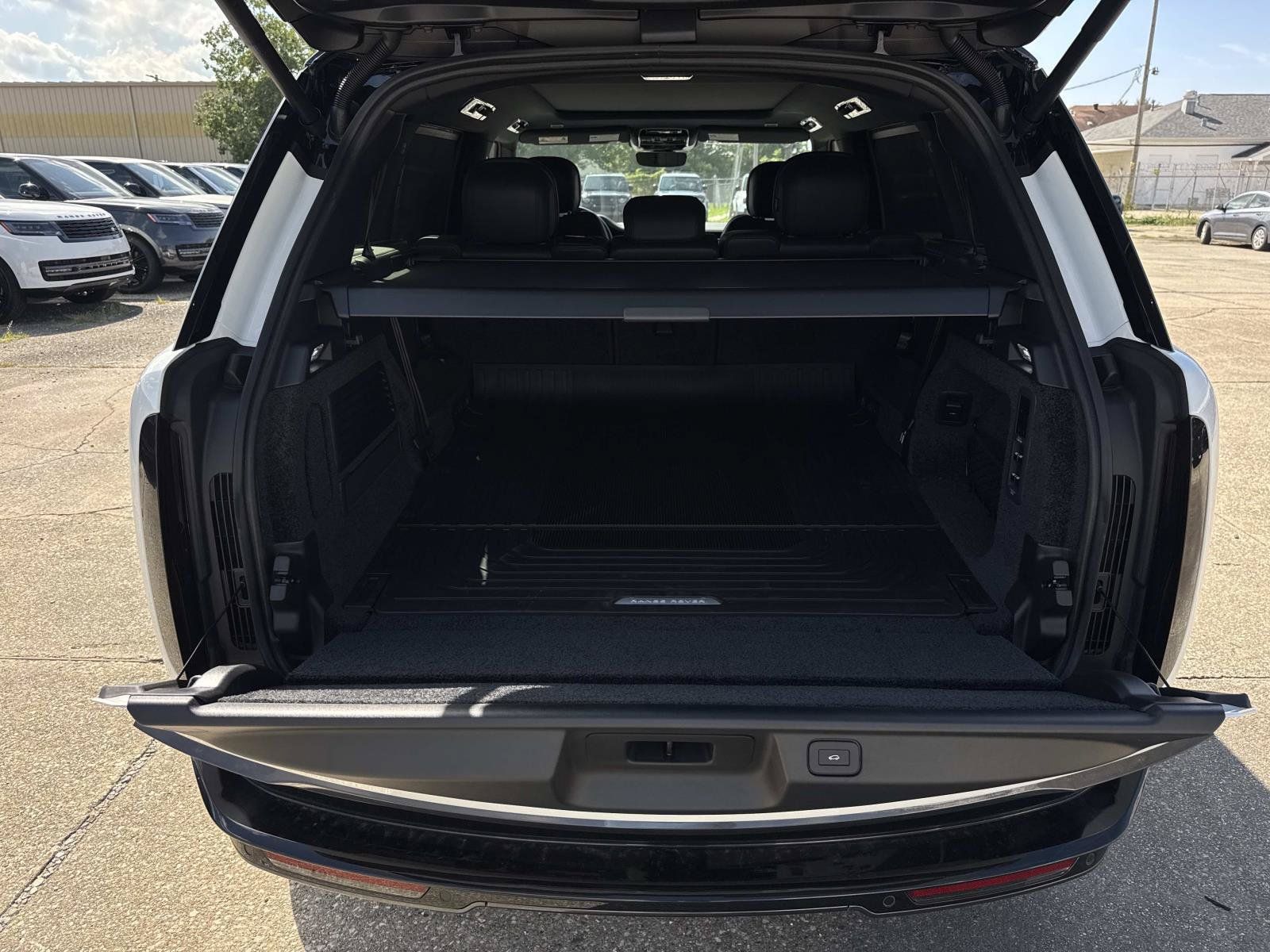 New 2027 Land Rover Range Rover Long Wheelbase SE AWD/4WD image 7