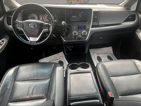 Used 2016 Toyota Sienna SE FWD image 7