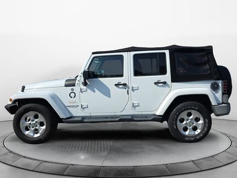 Used 2015 Jeep Wrangler Unlimited Sahara w/ Connectivity Group AWD/4WD image 2