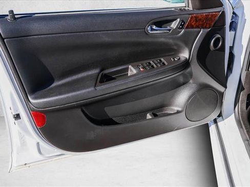 Used 2016 Chevrolet Impala LT image 12