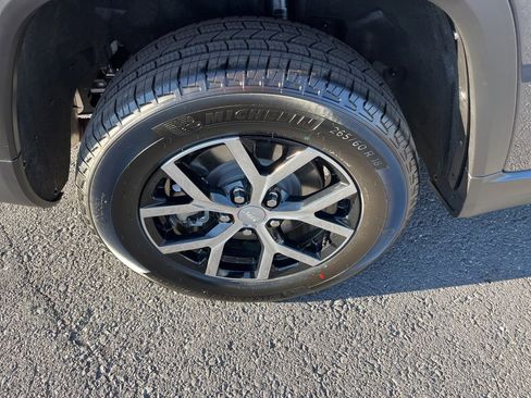 New 2025 Jeep Grand Cherokee L Limited image 4