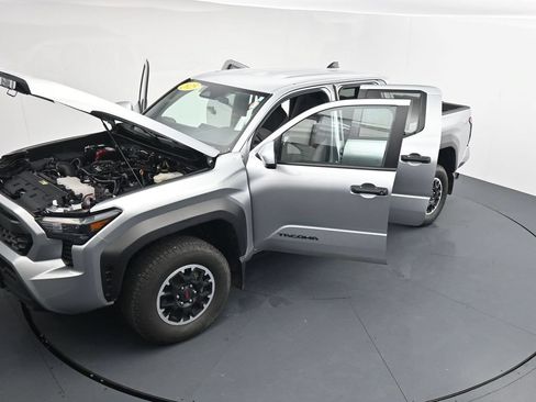 Used 2025 Toyota Tacoma TRD Off-Road AWD/4WD image 45