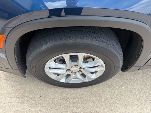 Used 2023 Chevrolet Traverse LS FWD image 5
