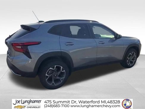 Certified 2024 Chevrolet Trax LT w/ Driver Confidence Package image 9