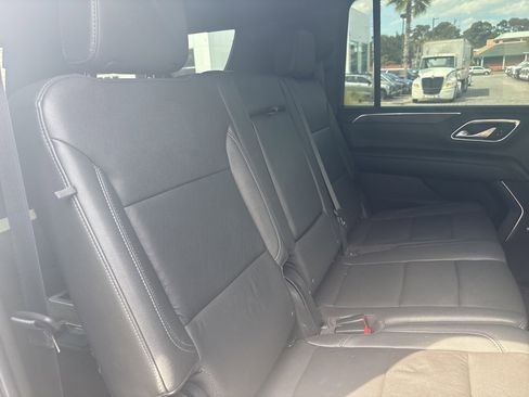 Used 2022 Chevrolet Suburban Z71 image 40