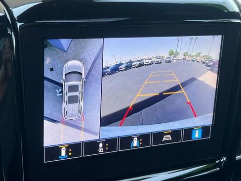 Used 2023 Chevrolet Traverse LT w/ LT Premium Package FWD image 26