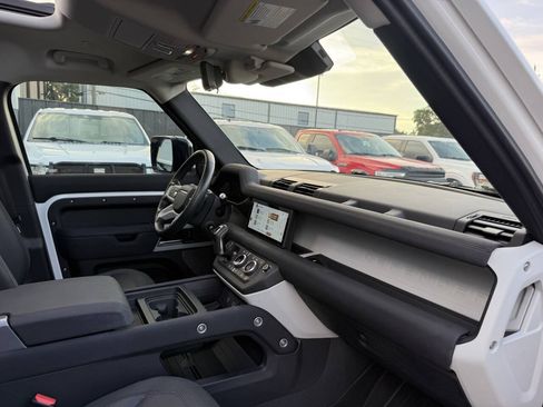 Used 2020 Land Rover Defender 110 SE AWD/4WD image 7