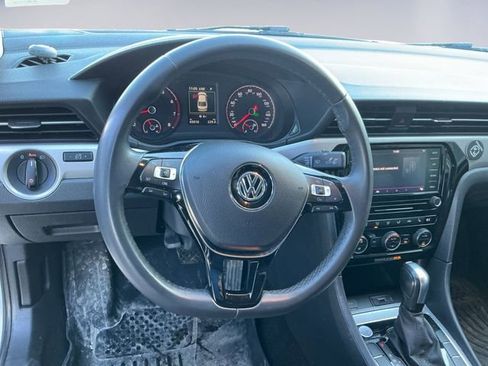 Used 2022 Volkswagen Passat 2.0T SE image 9