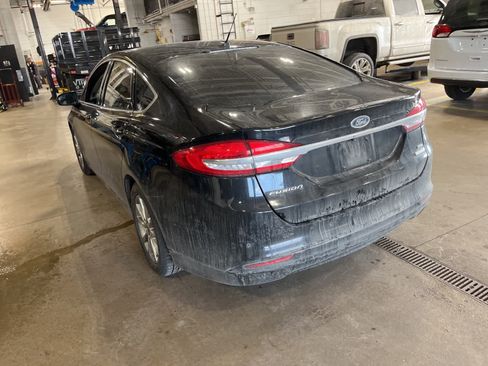 Used 2017 Ford Fusion SE w/ Fusion SE Technology Package image 9