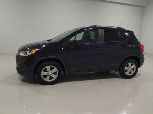 Used 2022 Chevrolet Trax LT w/ Driver Confidence Package AWD/4WD image 2