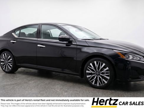 Used 2025 Nissan Altima 2.5 SV FWD image 1